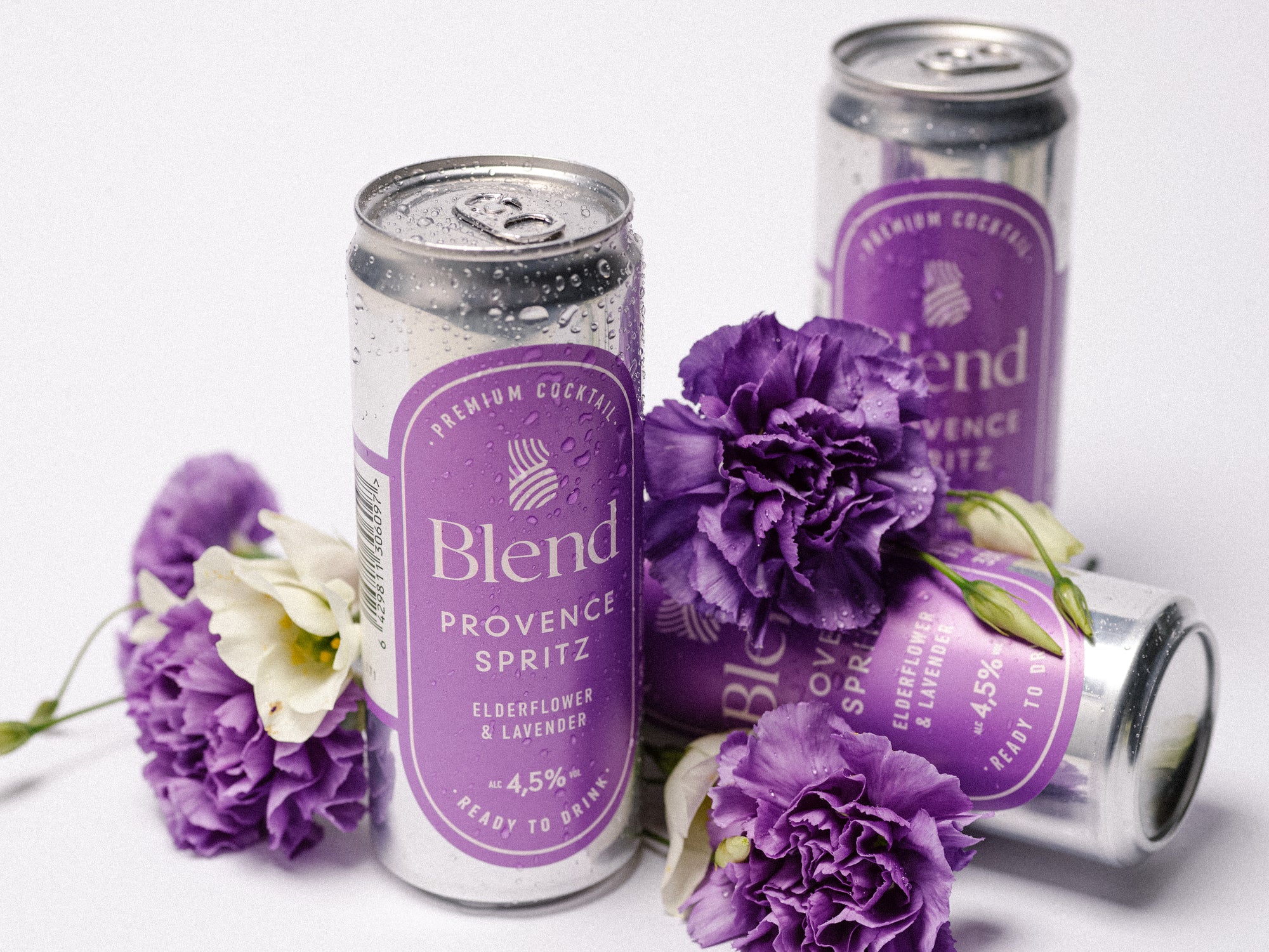 Blend Provence Spritz 4,5% tölkkejä ja kukkia