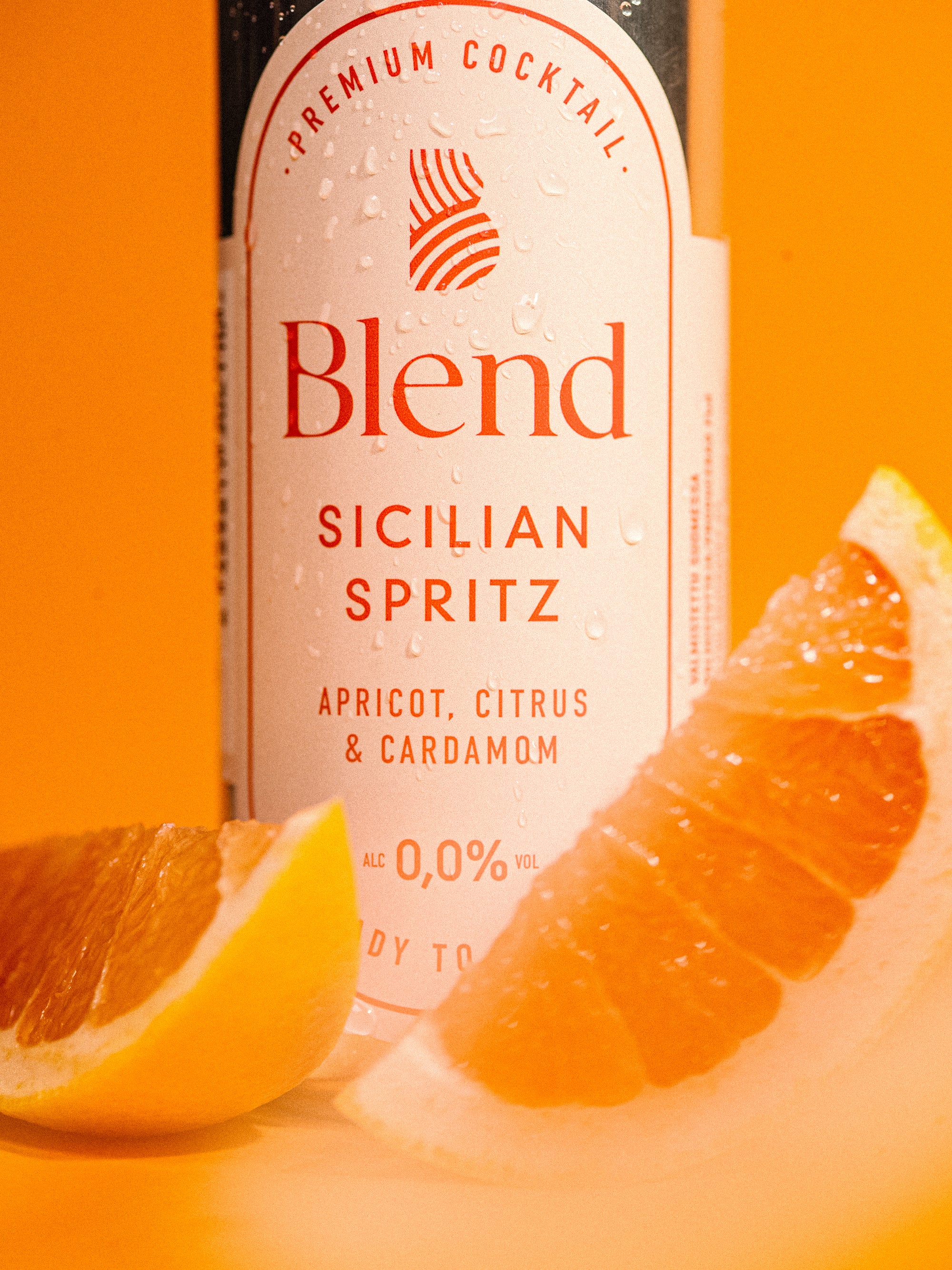 Blend Sicilian Spritz 0,0% tölkki ja verigreippipaloja